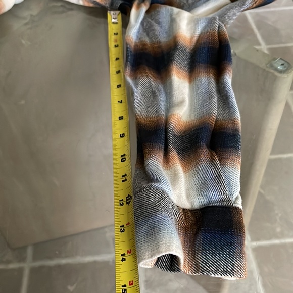 Madewell, M, 100% cotton flannel, relaxed cut, navy plaid, gently used. EUC - Picture 9 of 12